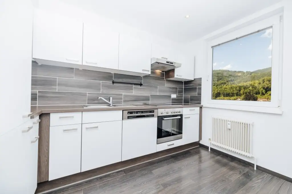 LIFT I LOGGIA I RUHIGE LAGE I LICHTDURCHFLUTET I SCHÖNE AUSSICHT I EINBAUKÜCHE I FAMILIENFREUNDLICH I PROJEKT WOHNEN I