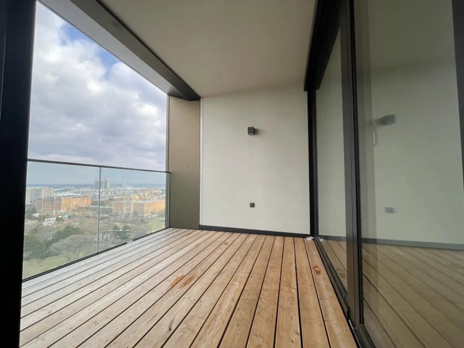 UNBEFRISTETE 2-Zimmer Neubauwohnung mit Loggia und vielen Extras im Haus!