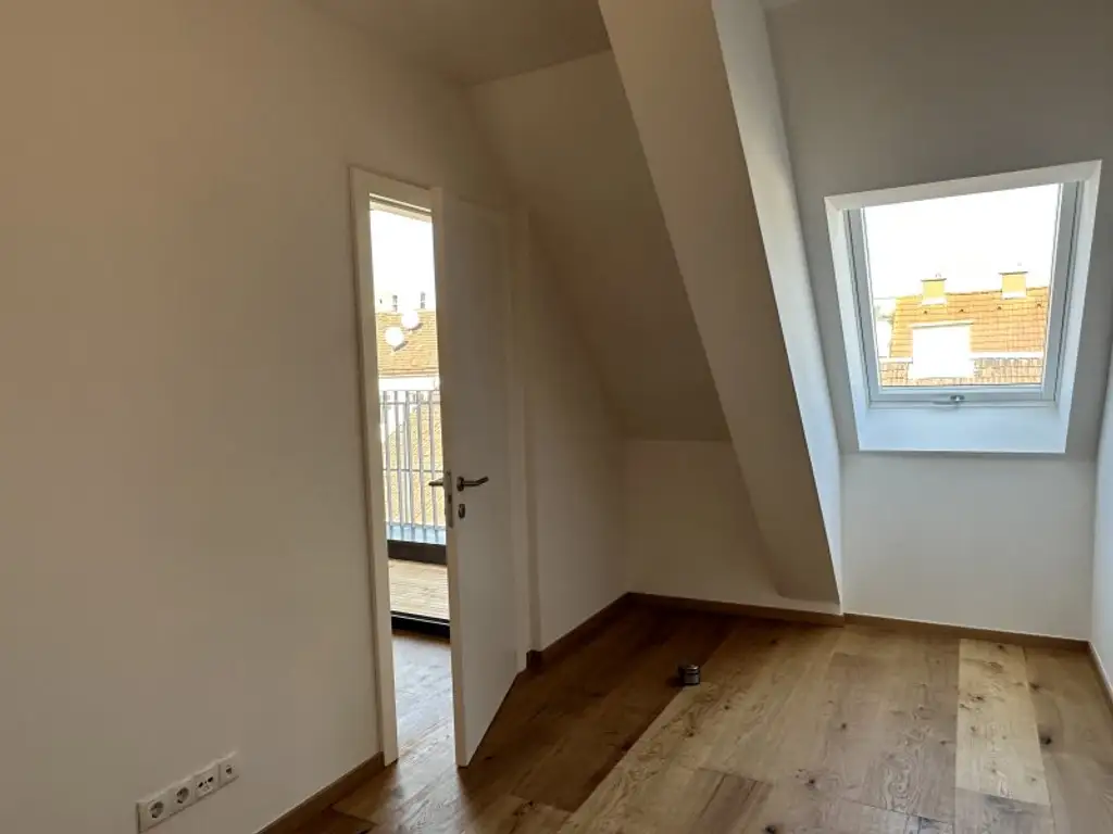 ZWEITBEZUG: 3-Zimmer-Wohnung mit Loggia in der Varnhagengasse