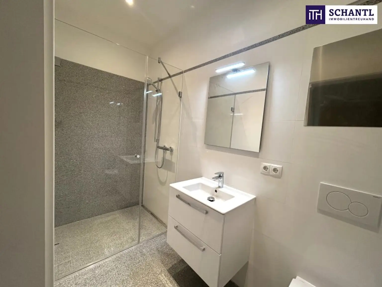 Seminarraum oder doch Kleinwohnung?  Modernes Badezimmer und ein Abstellraum - in Reiteregg Gemeinde Sankt Bartholomä