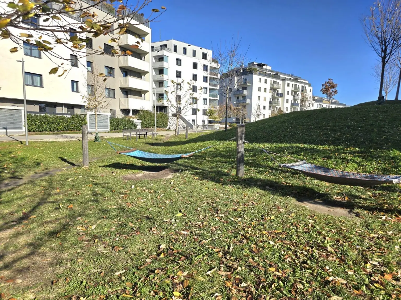 "U1 & Therme gleich ums Eck – moderne Gartenwohnung in Oberlaa"