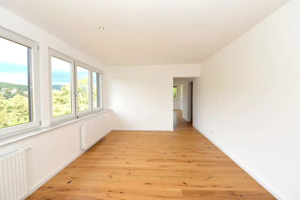 GROßZÜGIGE VILLA IN PURKERSDORF MIT 426 M², SAUNA, POOL, WINTERGARTEN & BESTER ANBINDUNG NACH WIEN