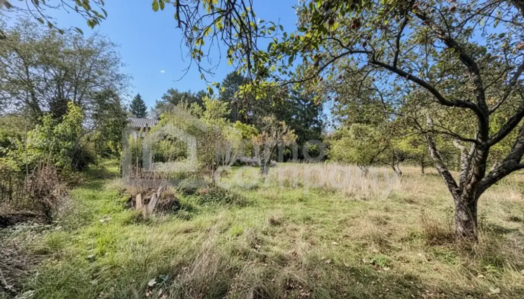 🌿 Wunderschönes Grundstück in bester Lage – vielseitig bebaubar mit zwei Wohneinheiten