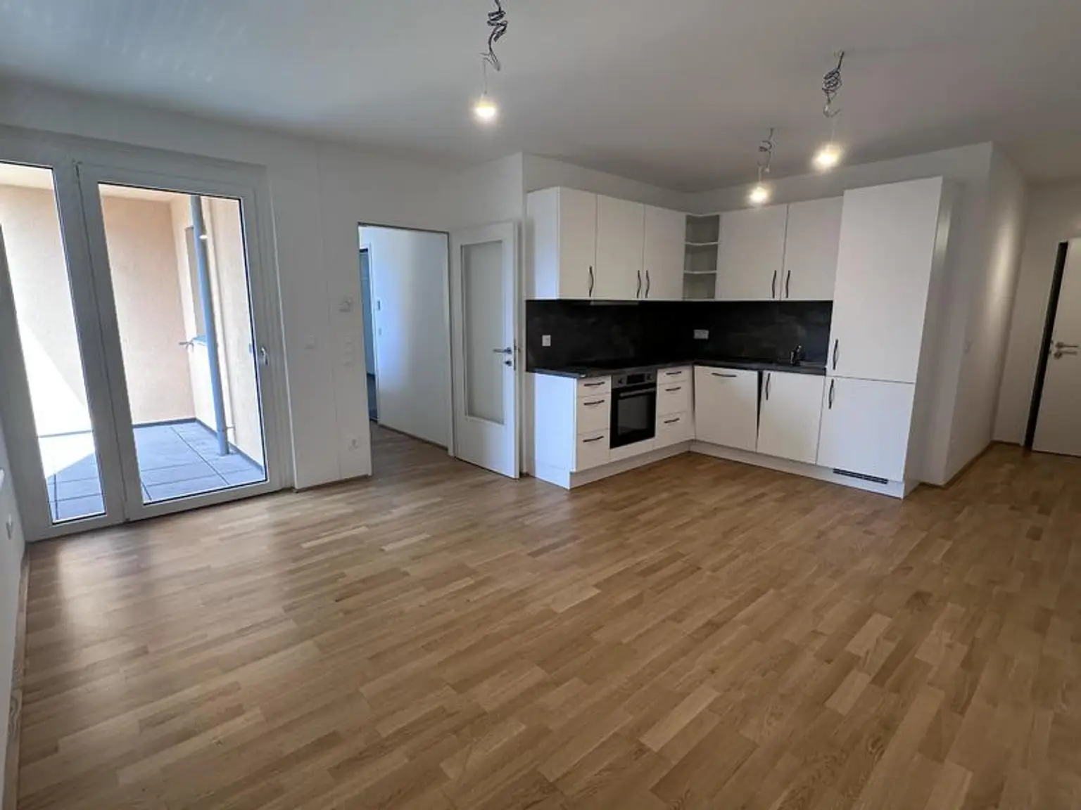 2 ZIMMER MIETWOHNUNGEN MIT LOGGIA BEIM CASINOPARK
