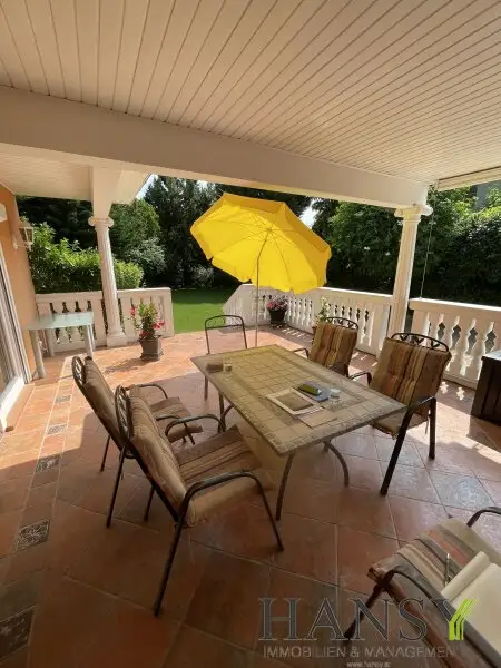 Neuwertiges Traum-Einfamilienhaus in Pfaffstätten: Stil, Pool und Gartenparadies!