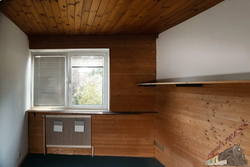 Architektenhaus mit Schwimmhalle in Ruhelage