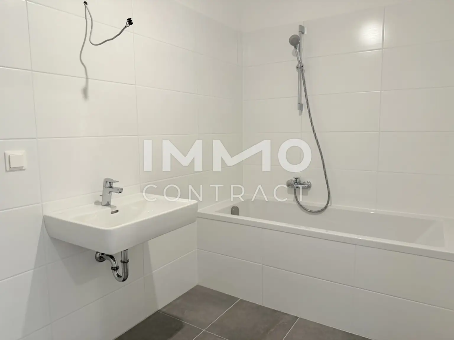 EDI N° 7 - Erstbezug Provisionsfreie 3 Zimmerwohnung mit Loggia und grosser Terrasse