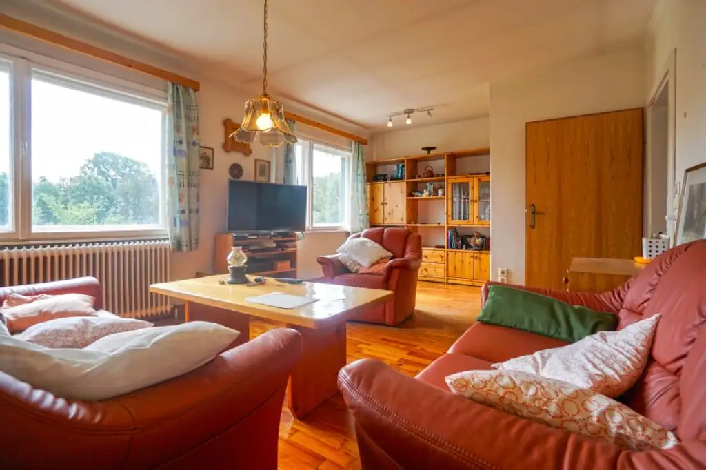 Rarität! Liegenschaft mit renovierungsbedürftigem Haus in Traumlage am Wolfersberg