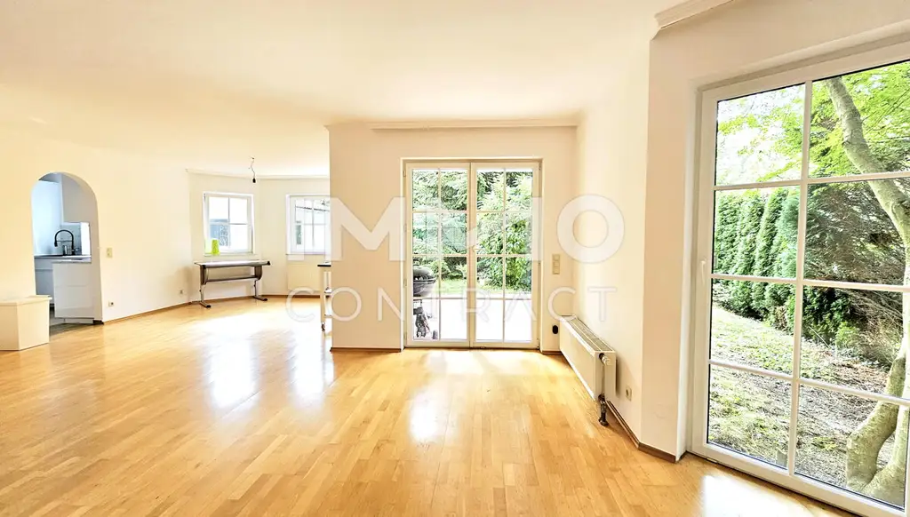 Familienfreundliches, lichtdurchflutetes  Traumhaus: 4 Schlafzimmer, Pool, Sauna und Gartenidylle