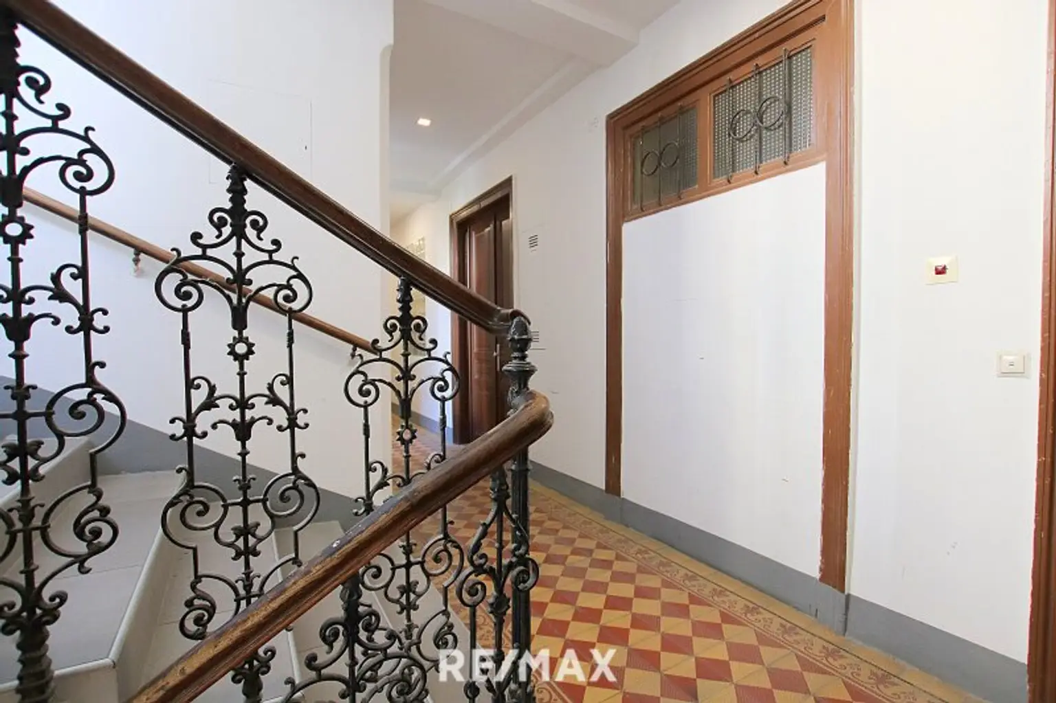 Wunderschöne Altbauwohnung - 2 Zimmer mit perfektem Grundriss, barrierefrei!