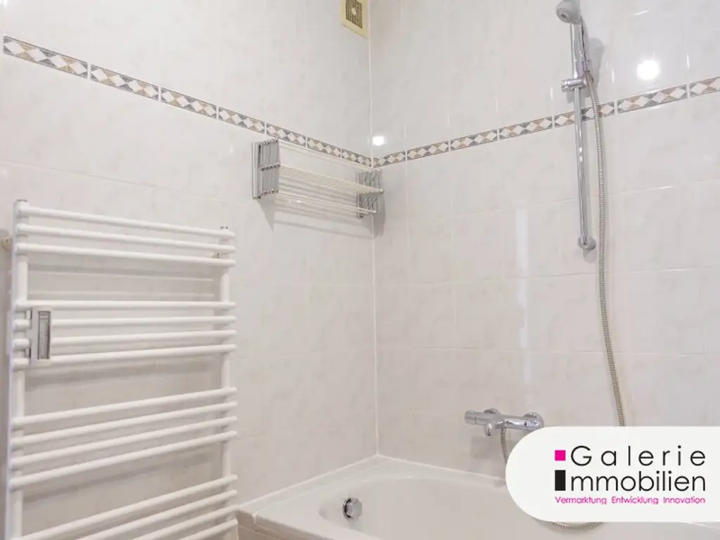 VIDEO: Sehr schöne 4-Zimmer-Maisonette, 3er-WG-geeignet, mit Fernblick und Garage!