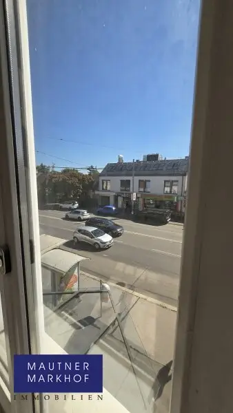 Aspern - Siegesplatz - Sanierte helle Bürofläche mit 800m² Lageroption im Hof - U2