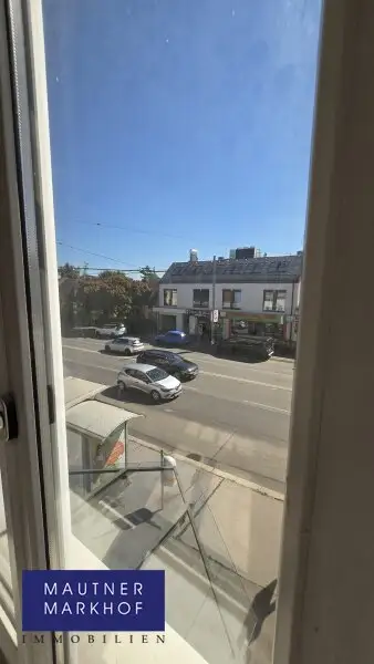 Aspern - Siegesplatz - Sanierte helle Bürofläche mit 800m² Lageroption im Hof - U2
