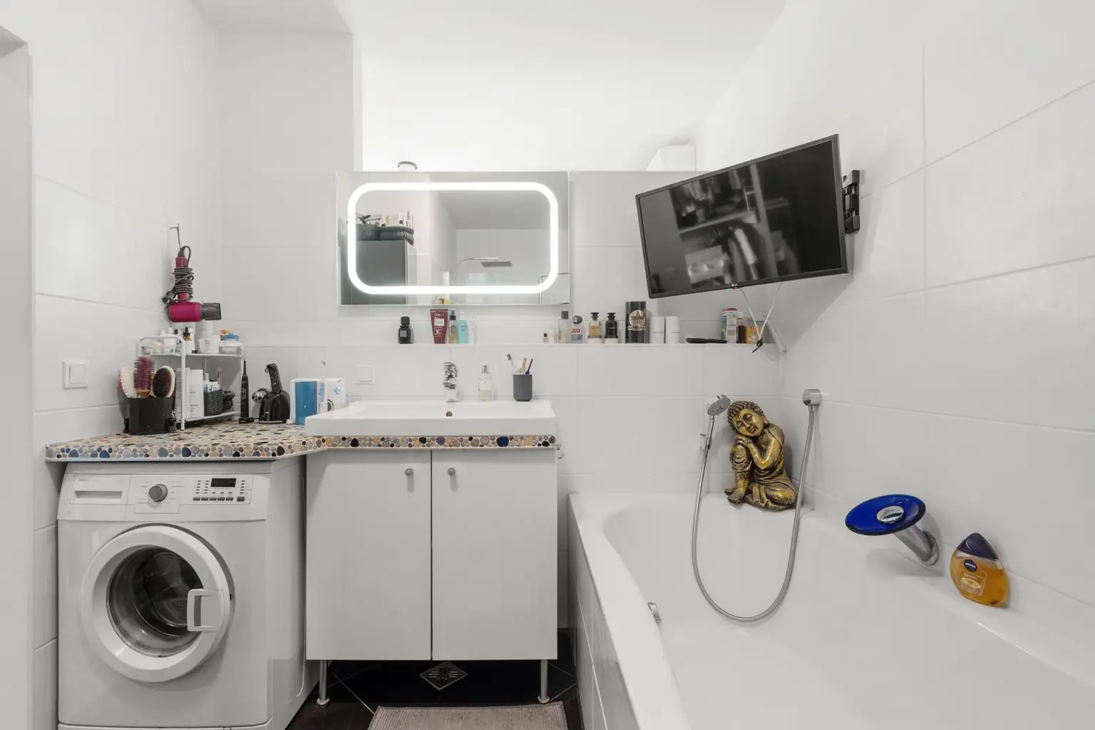 "Traumhafte Dachterrassen-Maisonette mit Fernblick & Badeteichzugang"