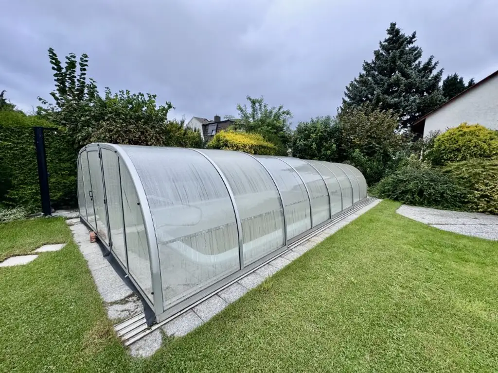 IHR NEUES ZUHAUSE - GROßZÜGIGES EINFAMILIENHAUS MIT SWIMMINGPOOL IN FLORIDSDORF