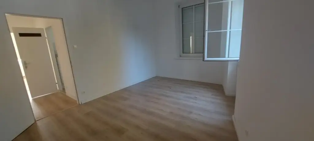 Altbau-Liebling in Toplage von Baden – 85m² Wohntraum mit Parkplatz!