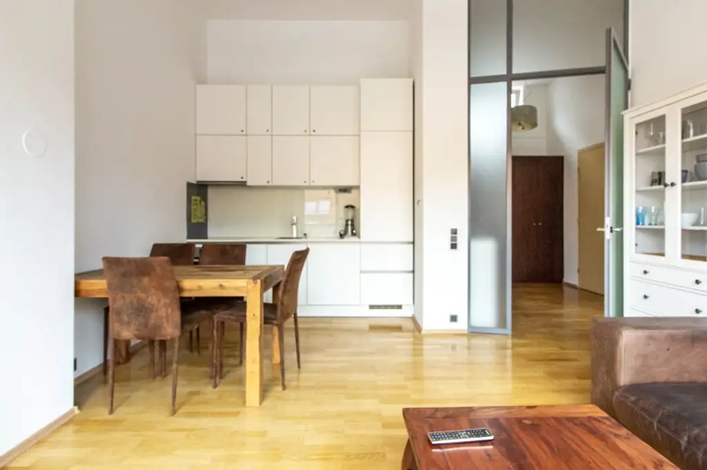 4 m Raumhöhe im Dachgeschoss - Mariahilfer Str. - Klimatisiert