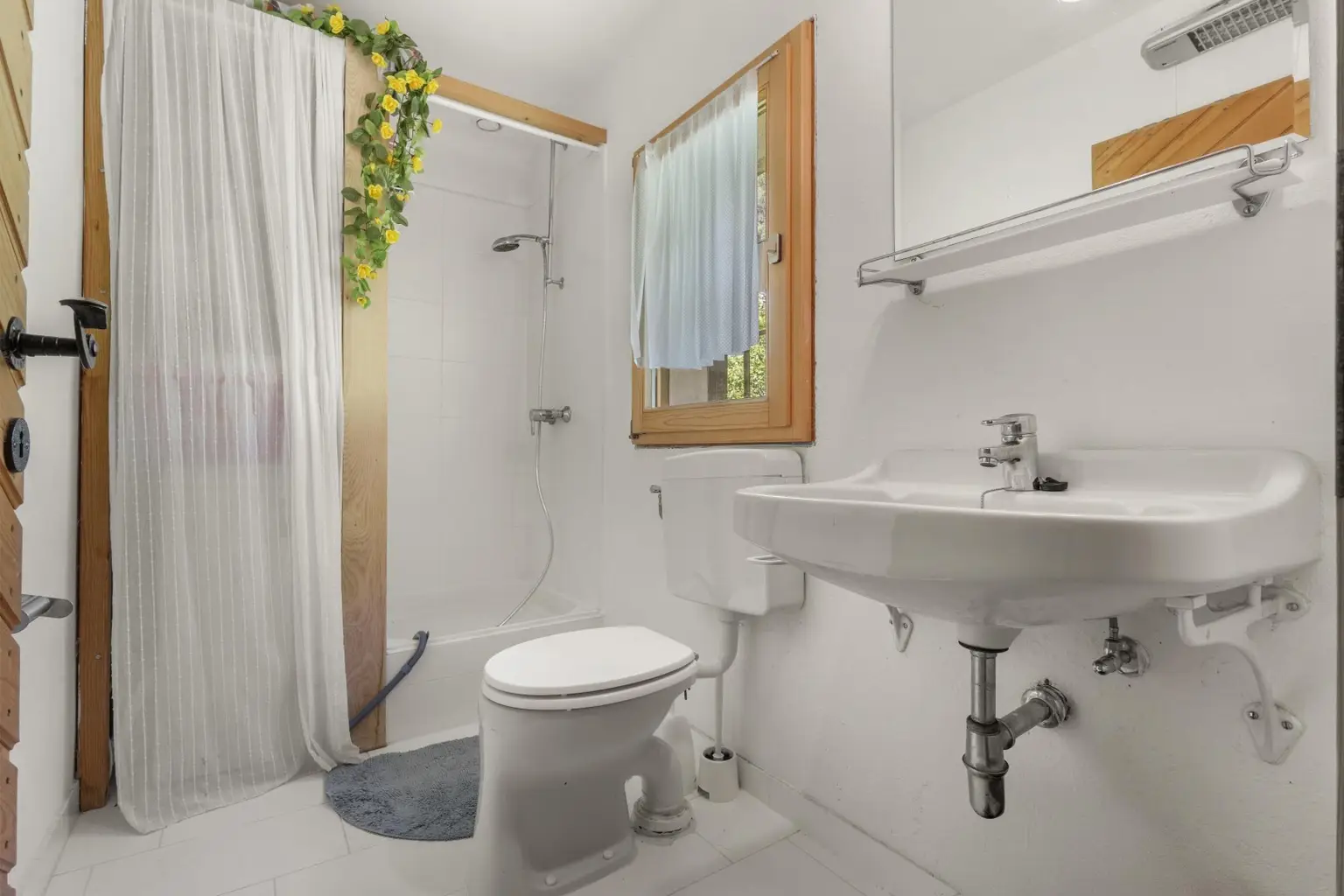 Badezimmer im Erdgeschoss