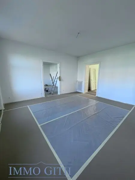 EXKLUSIVE ALTBAUWOHNUNG MIT 2 BALKONEN UND TRAUMBLICK ÜBER WIEN – 258 m² IN BESTLAGE DES 4. BEZIRKS UNBEFRISTET ZU MIETEN!