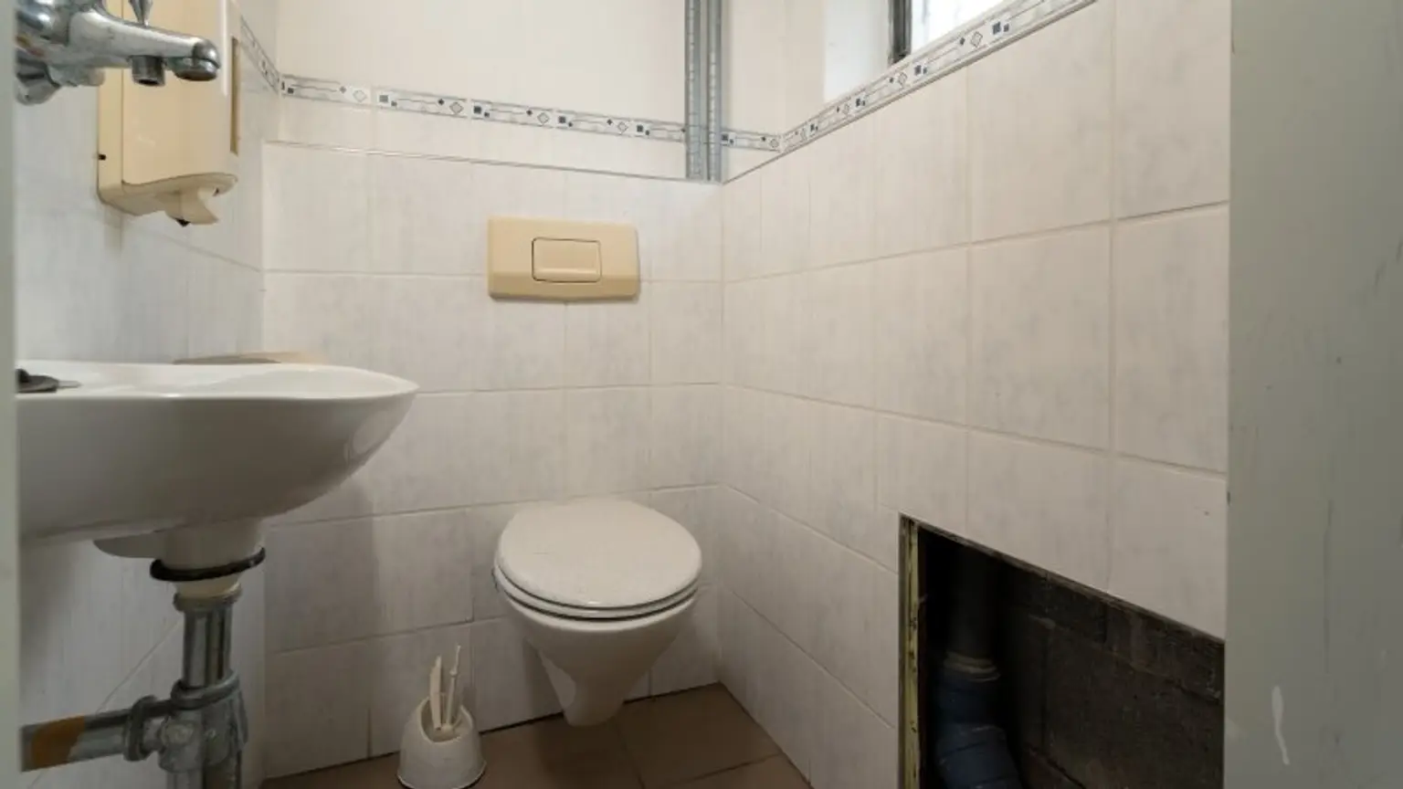 Keller Saunabereich WC