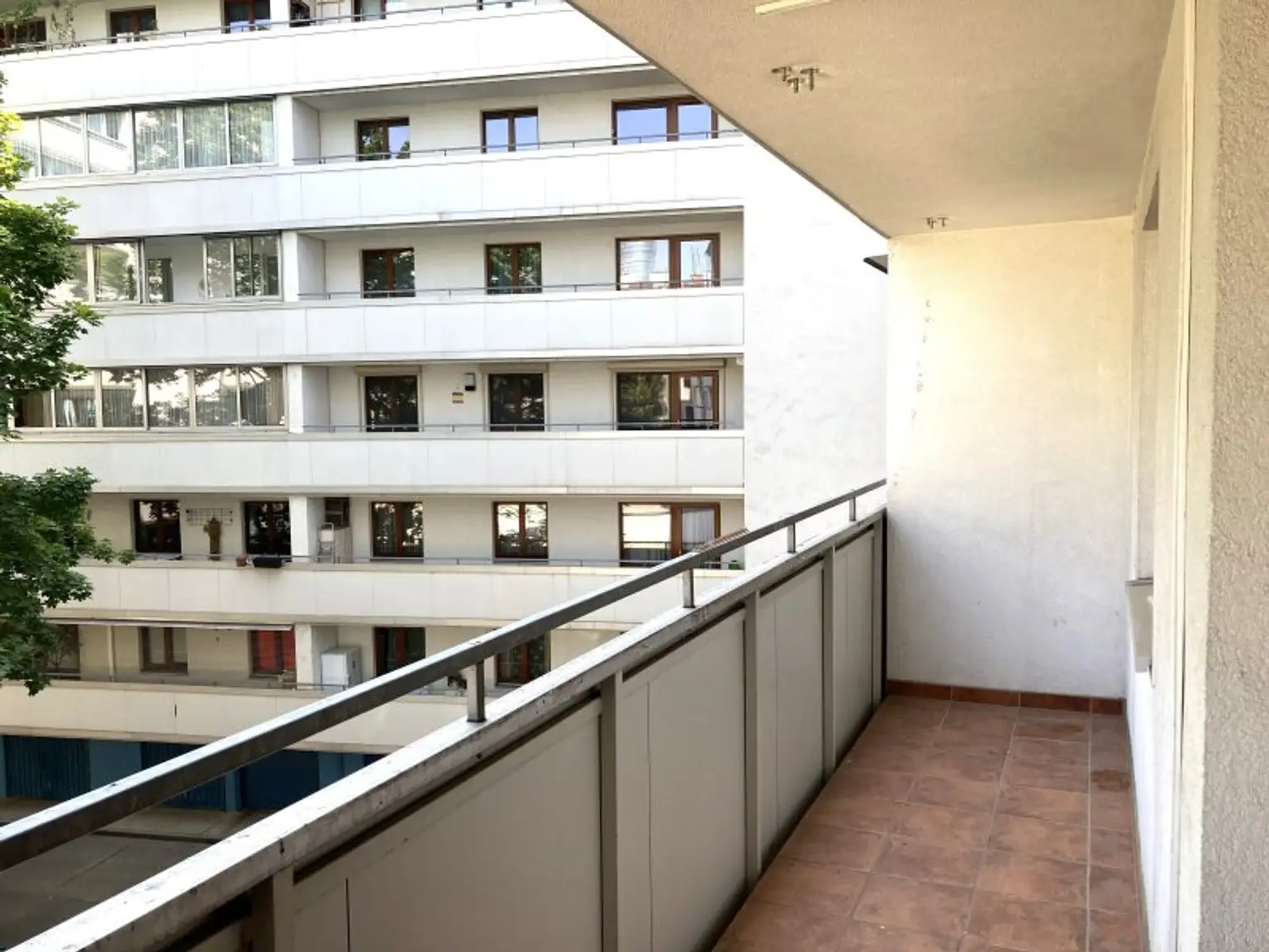 BLICK INS GRÜNE - 2 Zimmer mit Loggia direkt bei der U6