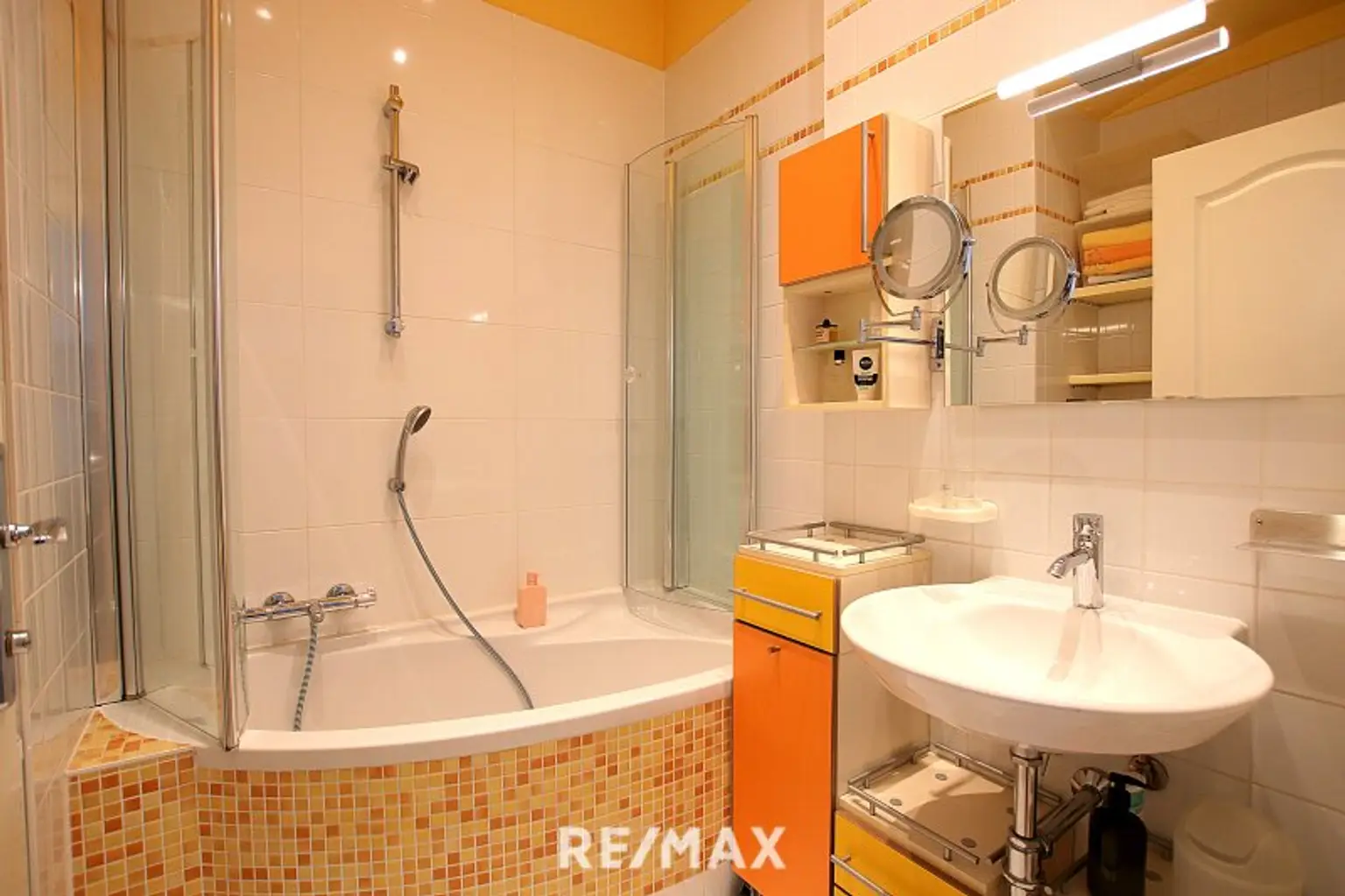 Wunderschöne Altbauwohnung - 2 Zimmer mit perfektem Grundriss, barrierefrei!