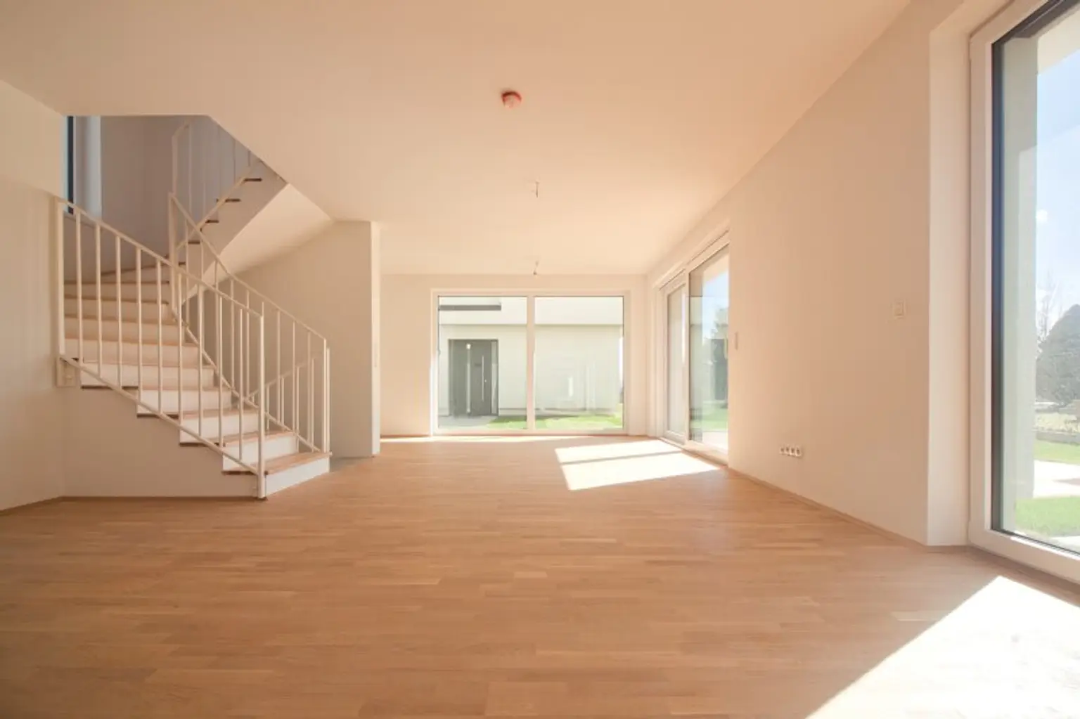 MODERNES EINFAMILIENHAUS | Ziegelmassivbauweise | viel Platz, lichtdurchflutet & optimale Raumaufteilung | inkl. Stellplatz