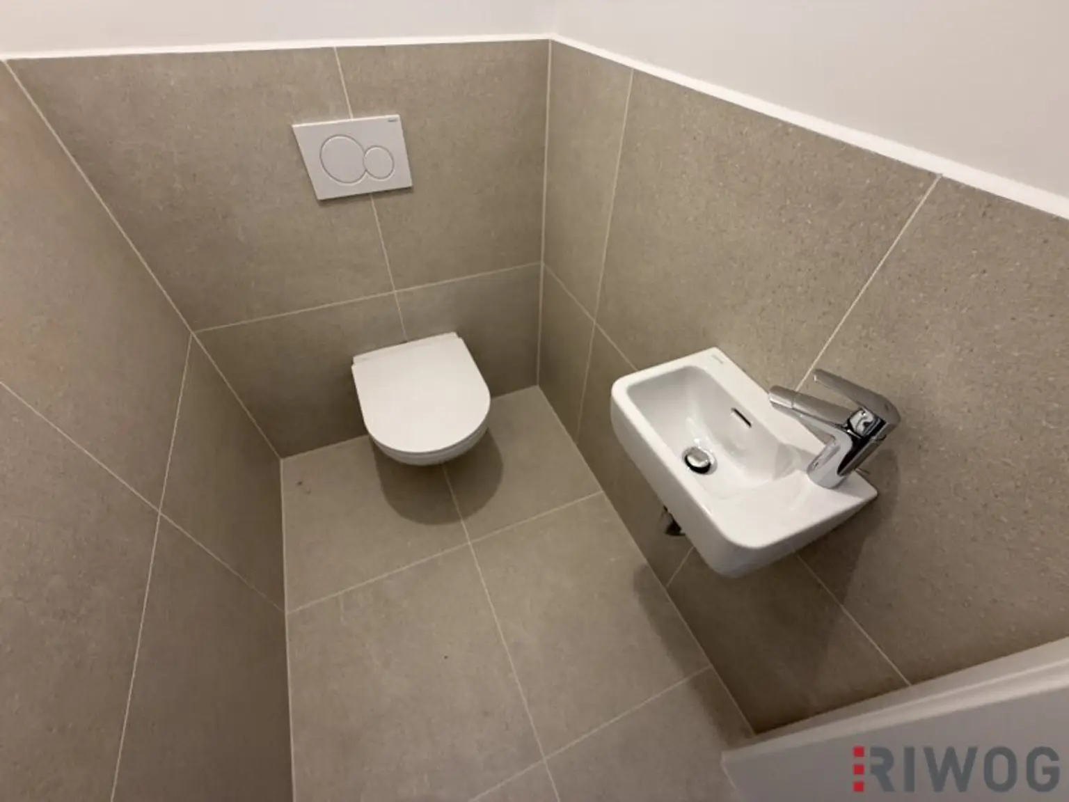 HERBSTAKTION - NEUE PREISE | barrierefreie 2-Zimmer Altbauwohnung mit hochwertiger Verglasung und Zentralheizung | Fernwärme