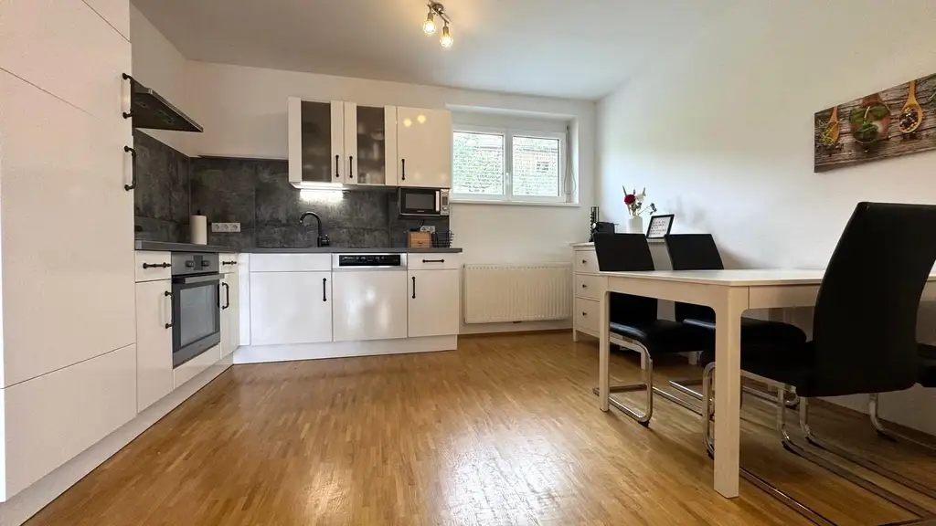 Helle 2-Zimmer-Wohnung mit Balkon in ruhiger, sonniger Lage in Gutenberg