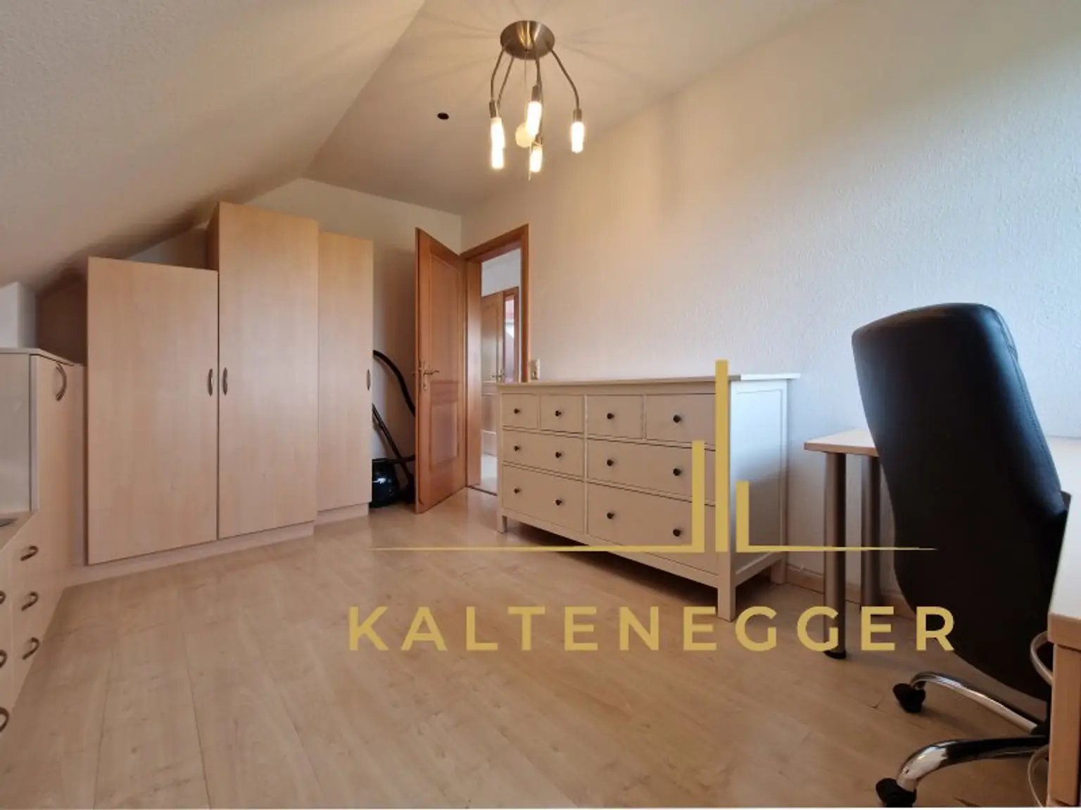 DG: Zimmer ca. 10,65 m²