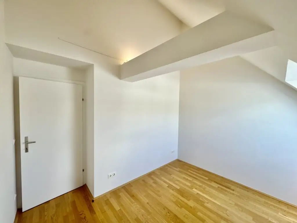 NEU! Wunderschöne Dachgeschoßwohnung mit 3 Zimmern plus großer Galerie!