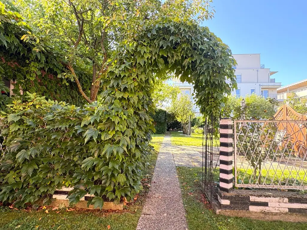 Charmantes Einfamilienhaus mit großem Grundstück und Gartenparadies