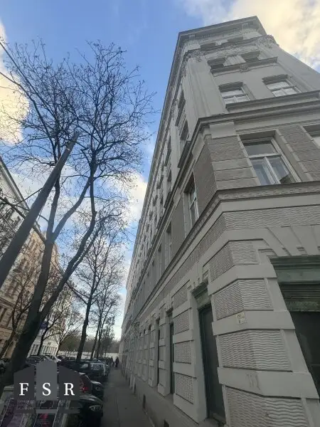 Steinwurf zum Augarten - Nach Ihren Vorstellungen und Bedürfnissen gestalten: Sanierungsbedürftiges strassenseitiges Büro/Praxis/Verkaufsfläche etc. und Wohnung -  Prachtvolles Stilaltbauhaus