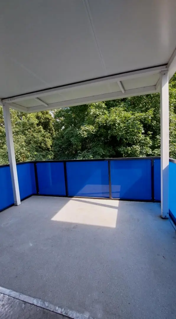 Ruhige 3-Zimmer-Wohnung mit Balkon und Küchenmöblierung zu vermieten