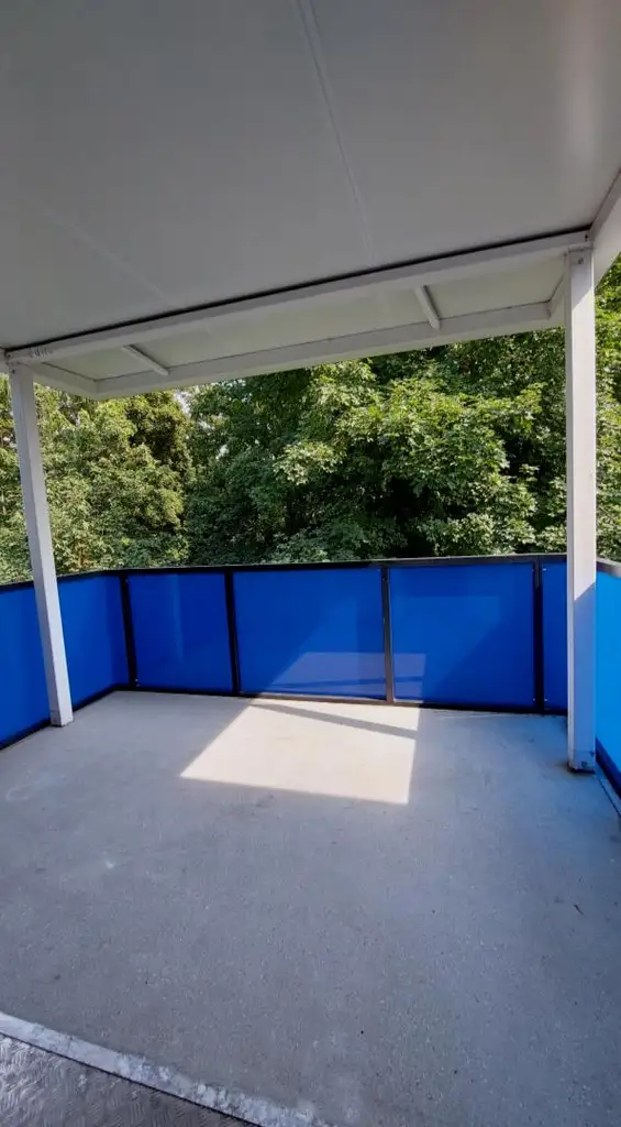 Ruhige 3-Zimmer-Wohnung mit Balkon und Küchenmöblierung zu vermieten