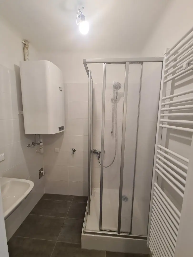 Anlegerhit - Komplett sanierte 2-Zimmer Wohnung mit Mieter