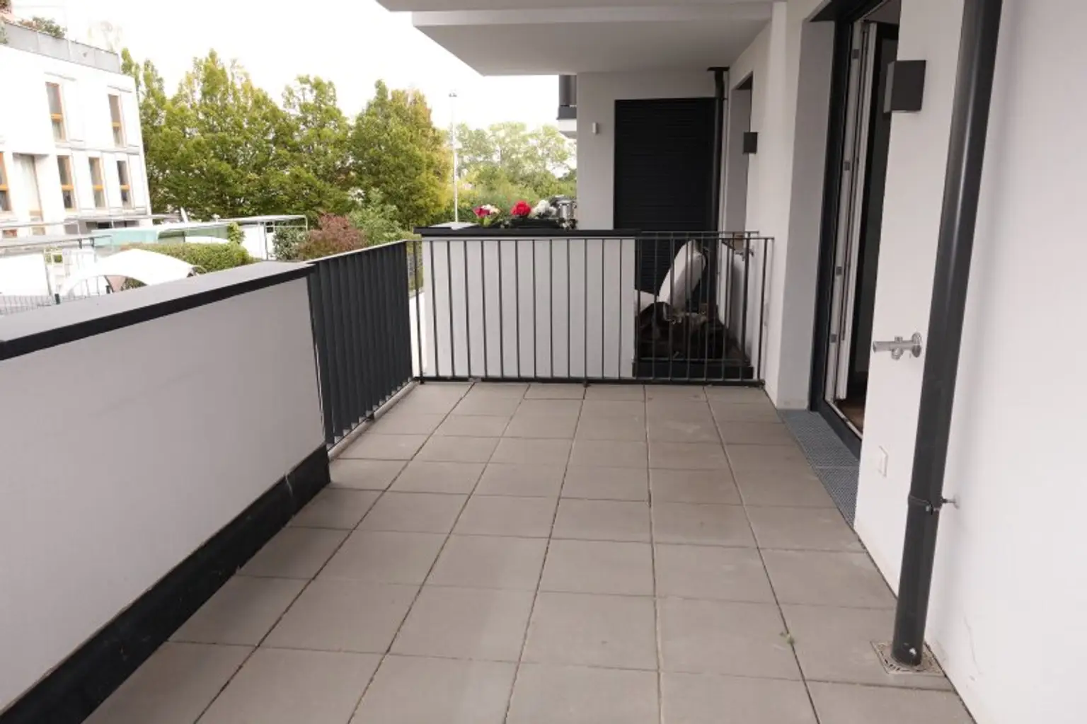 Zweitbezug, HOFSEITIGE BALKON-2 Zimmer-Neubauwohnung