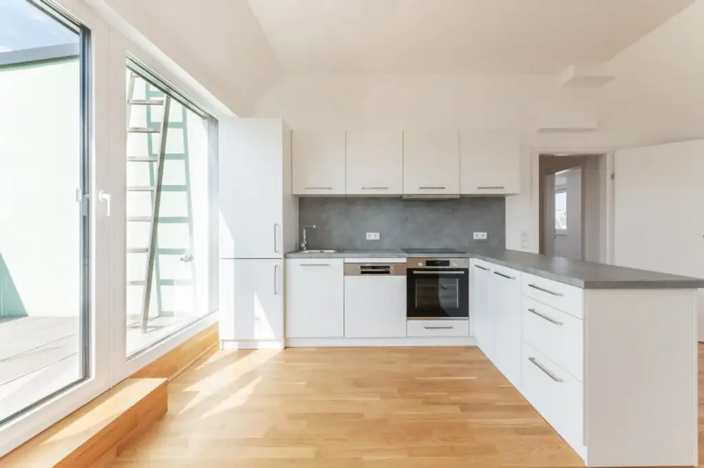 Anlegerwohnung | Befristet vermietete 4-Zimmer-Dachgeschosswohnung mit KFZ-Stellplatz im 10. Bezirk!