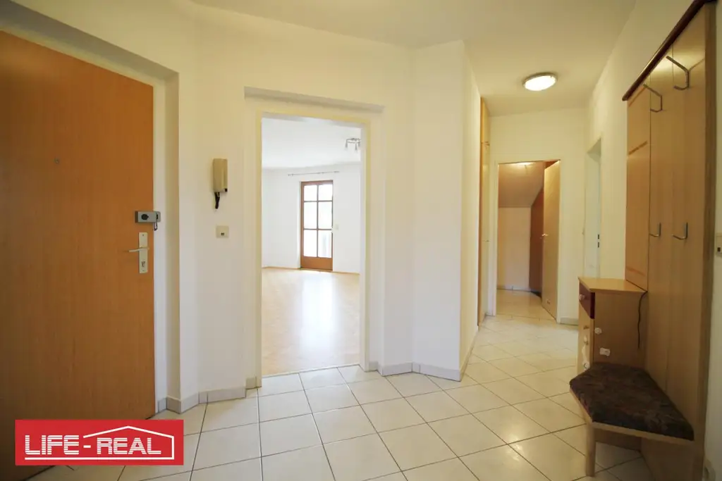 Helle und großzügige 3,5-Zimmer-Wohnung mit Blick ins Grüne
