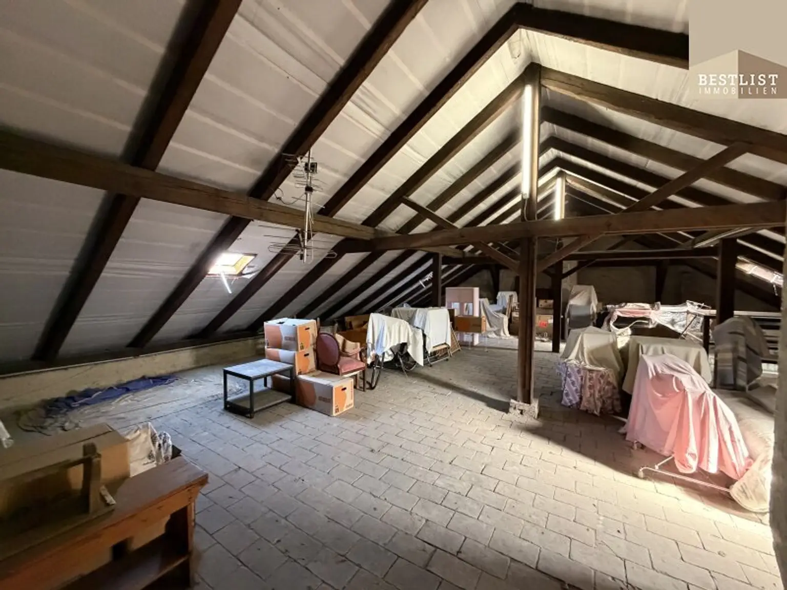 Charmantes Stadthaus in Baden – ruhige Lage mit großem Garten & Entwicklungspotenzial