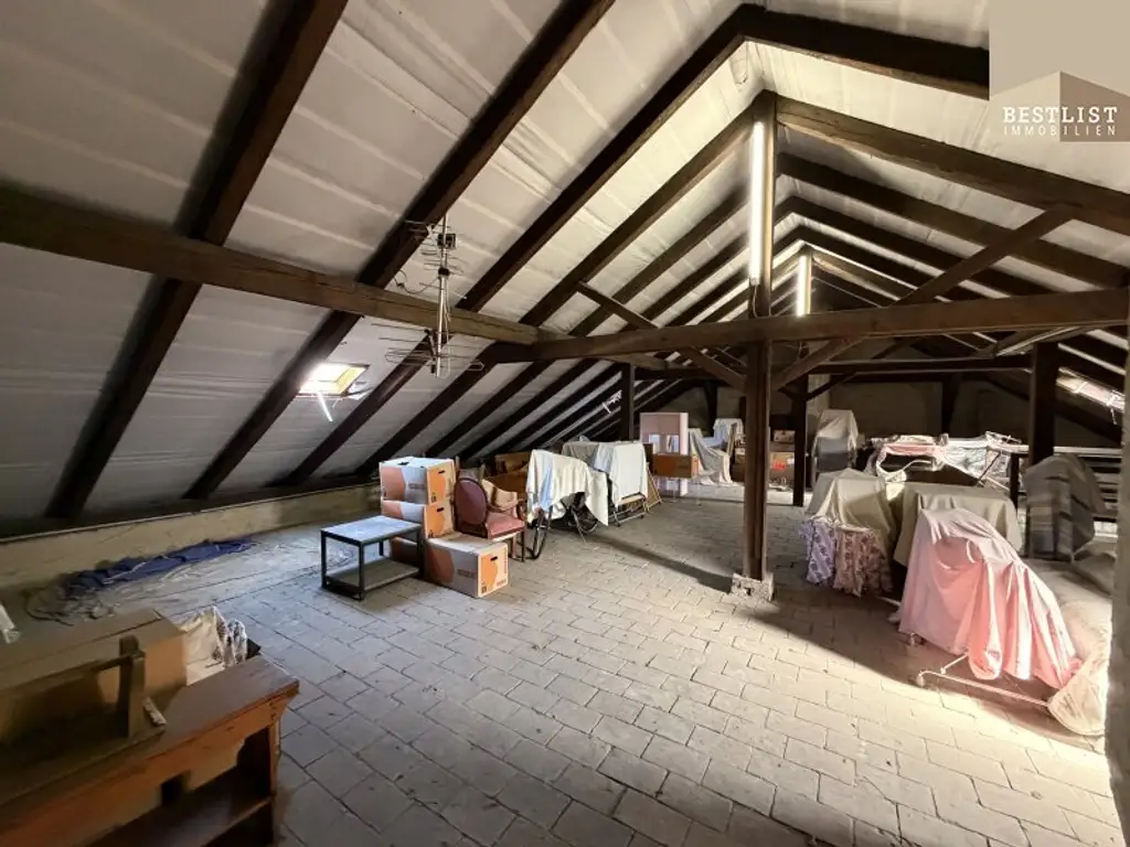 Charmantes Stadthaus in Baden – ruhige Lage mit großem Garten & Entwicklungspotenzial