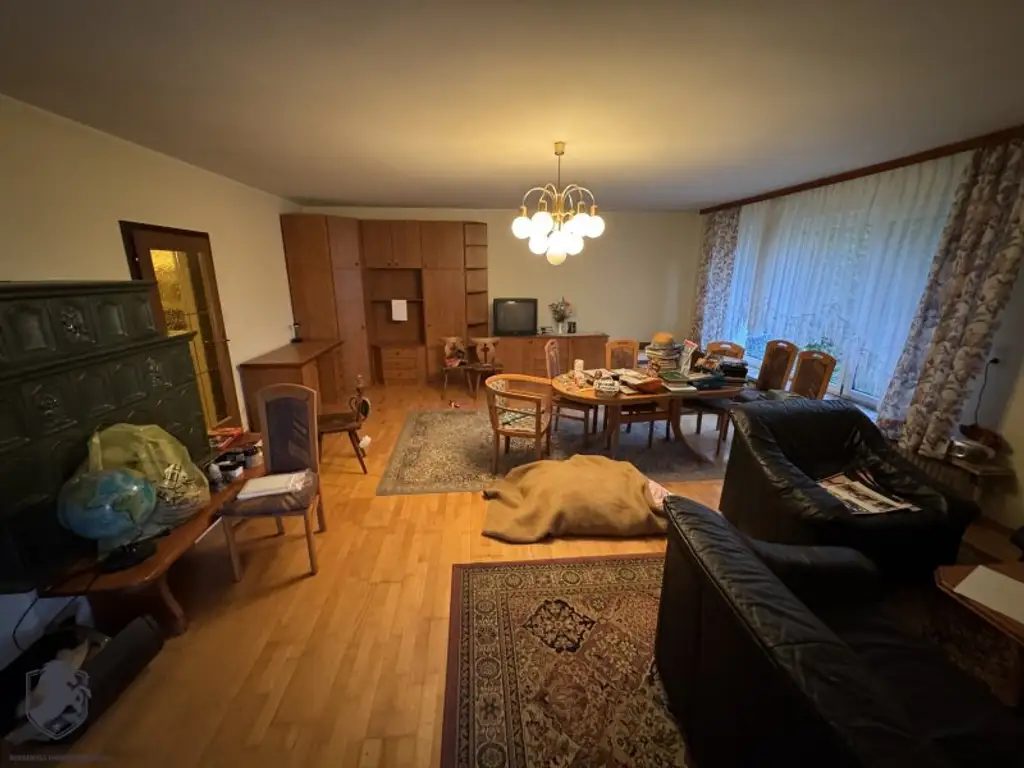 Einfamilienhaus mit Garten, Garage zu vermieten