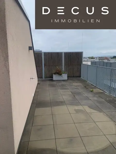 4-ZIMMER | LUXUS IM HERZEN DER STADT | TRAUMHAFTE DG-WOHNUNG | ROOFTOP-TERRASSE - AB SOFORT