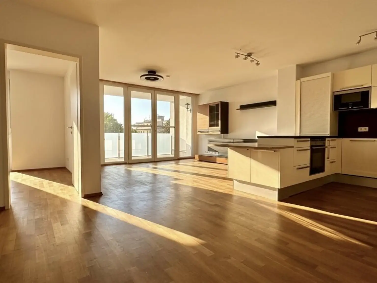 Wohnküche und Zimmer_bearbeitet