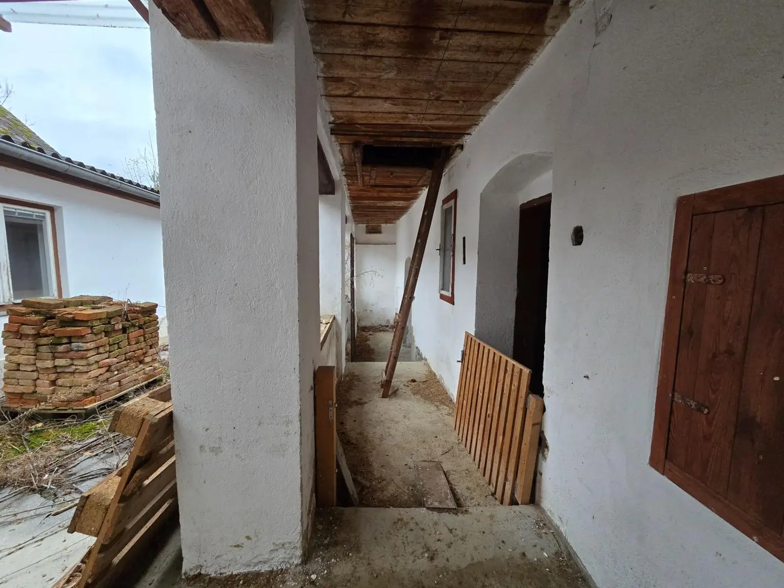 Dreikanthof mit vier Grundstücken in einer Sackgasse (ruhige Lage)