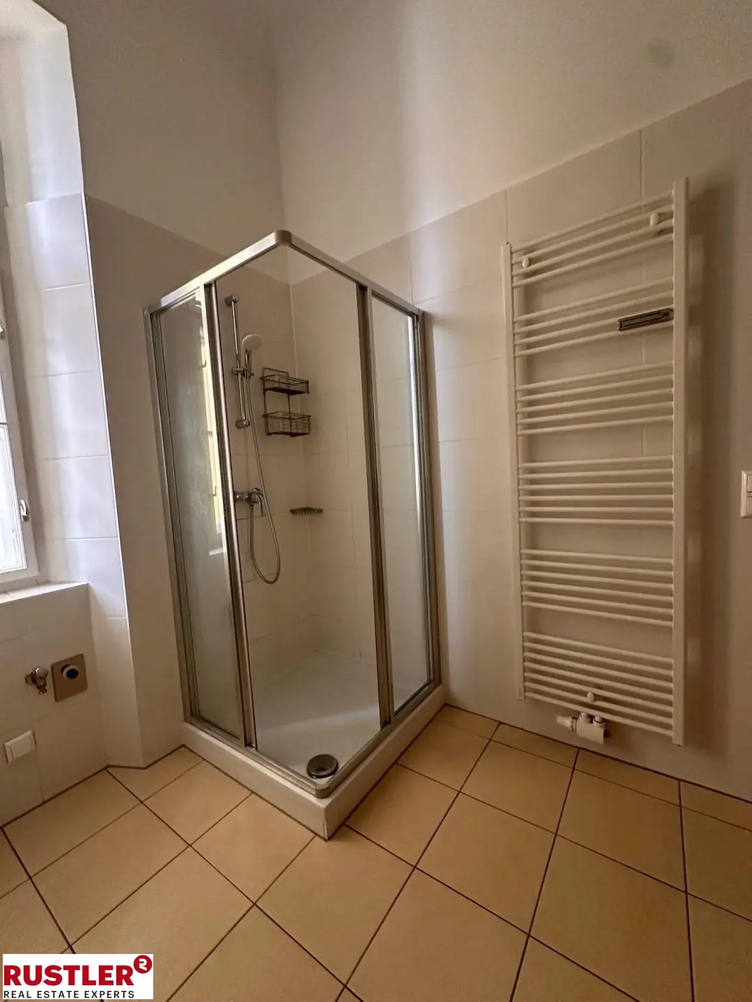 Repräsentative Altbauwohnung im Zentrum mit Balkon
