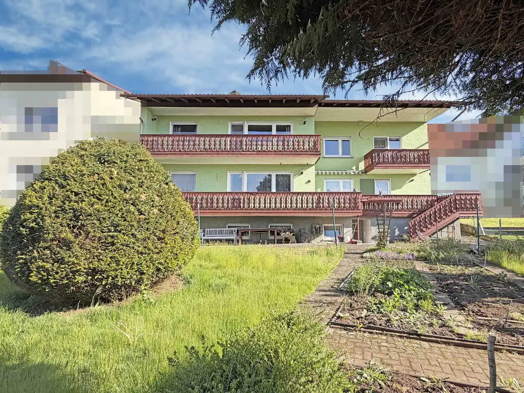 Großzügiges Zweifamilienhaus mit Garten – ideal für Familien