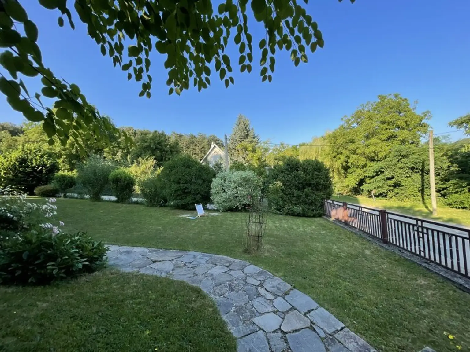 PREISREDUKTION + ALTVILLA + FERNSICHT + SONNIG + schöner GARTEN + PERFEKTE Einteilung!
