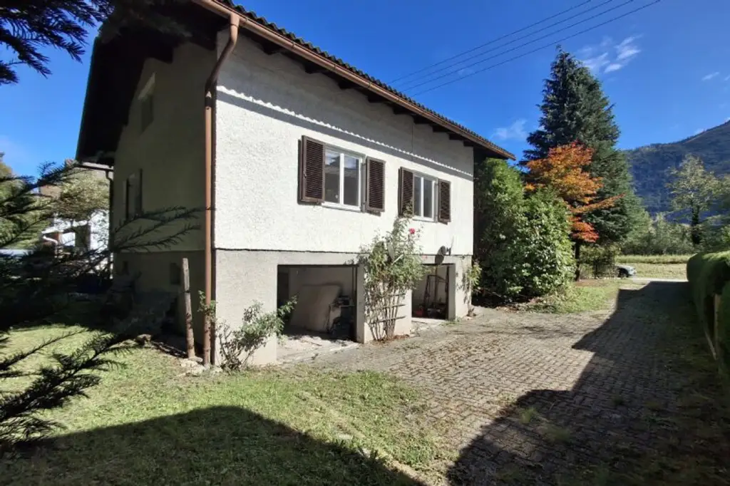 Großzügiges Grundstück mit Altbestand für Ihre individuellen Gestaltungsideen