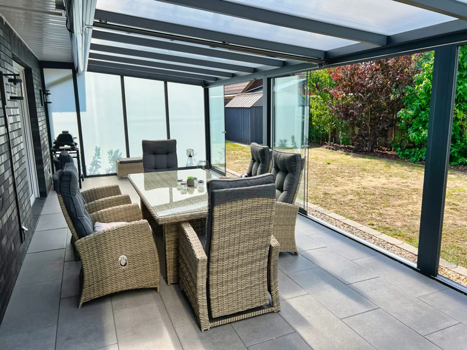 Liebe auf den 1. "Klick"! Neuwertige 2-Stock-Villa mit vielen Extras!